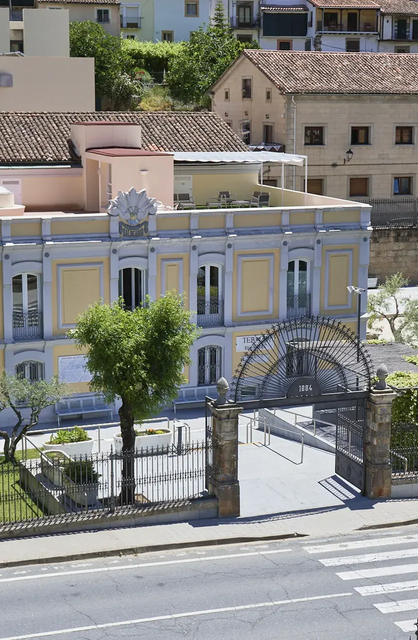 Detalle edificio de las termas romanas del Balneario Montemayor.